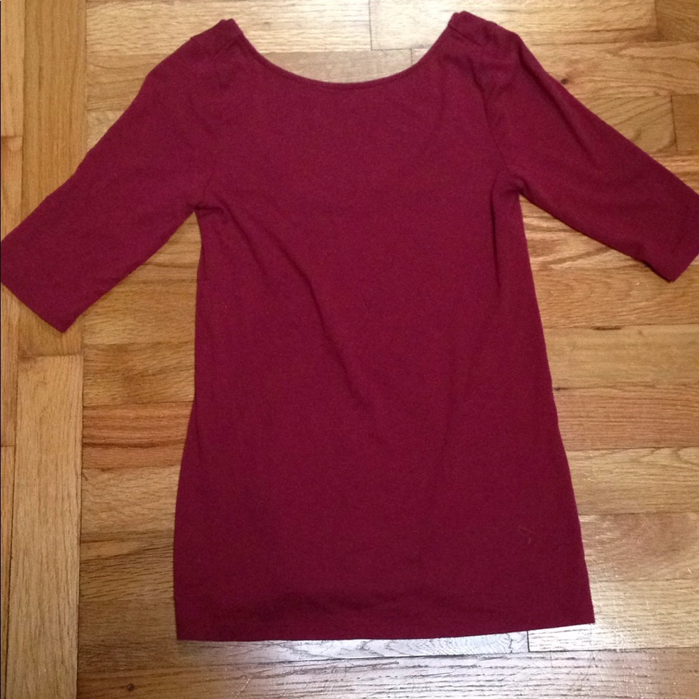 Burgundy low back quarter sleeve shirt